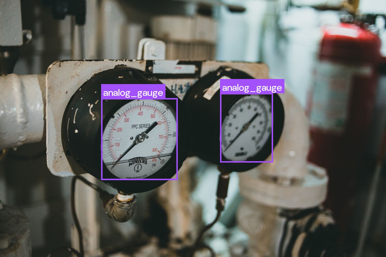 Analog pressure gauges with read-out detections